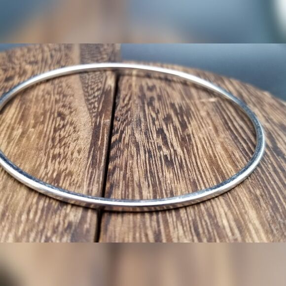 Shiny gloss silver tone bracelet B914 - Picture 1 of 3